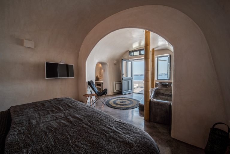 santorini-wonderful-views-cave-house-interior-hotel-nostos (9)